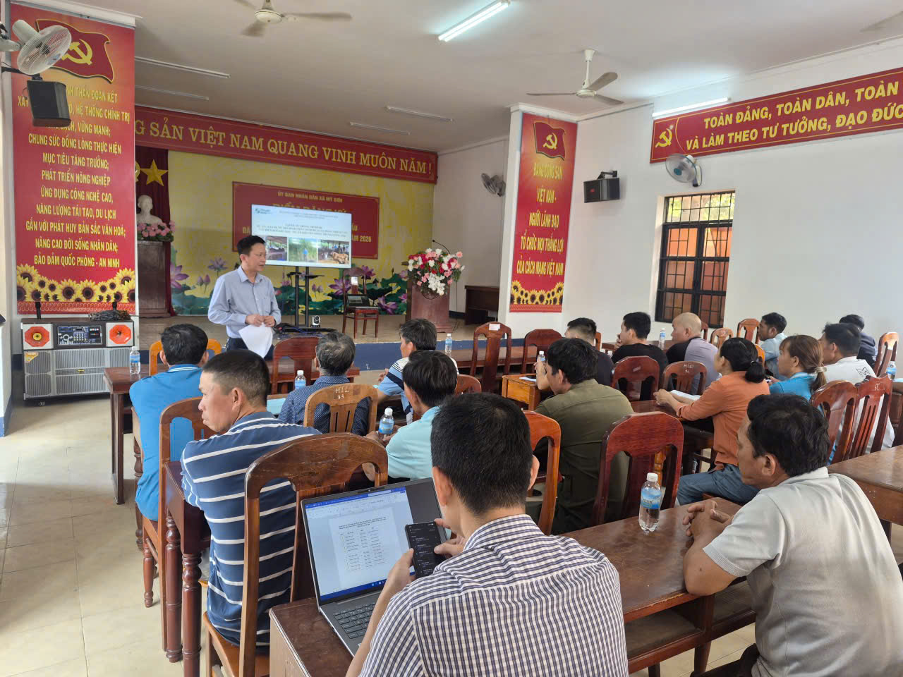 Khánh Hòa tập huấn kỹ thuật chăn nuôi bò tuần hoàn thích ứng với biến đổi khí hậu